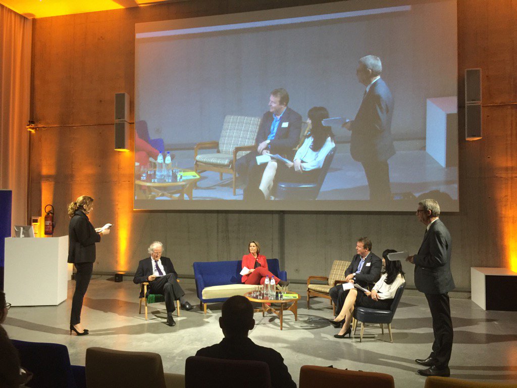 UCMBruxelles's tweet photo. @DidierGosuin soirée de clôture des brussels business days. Conclusion des travaux. #BBDAYS2016 https://t.co/292rGCq1WR