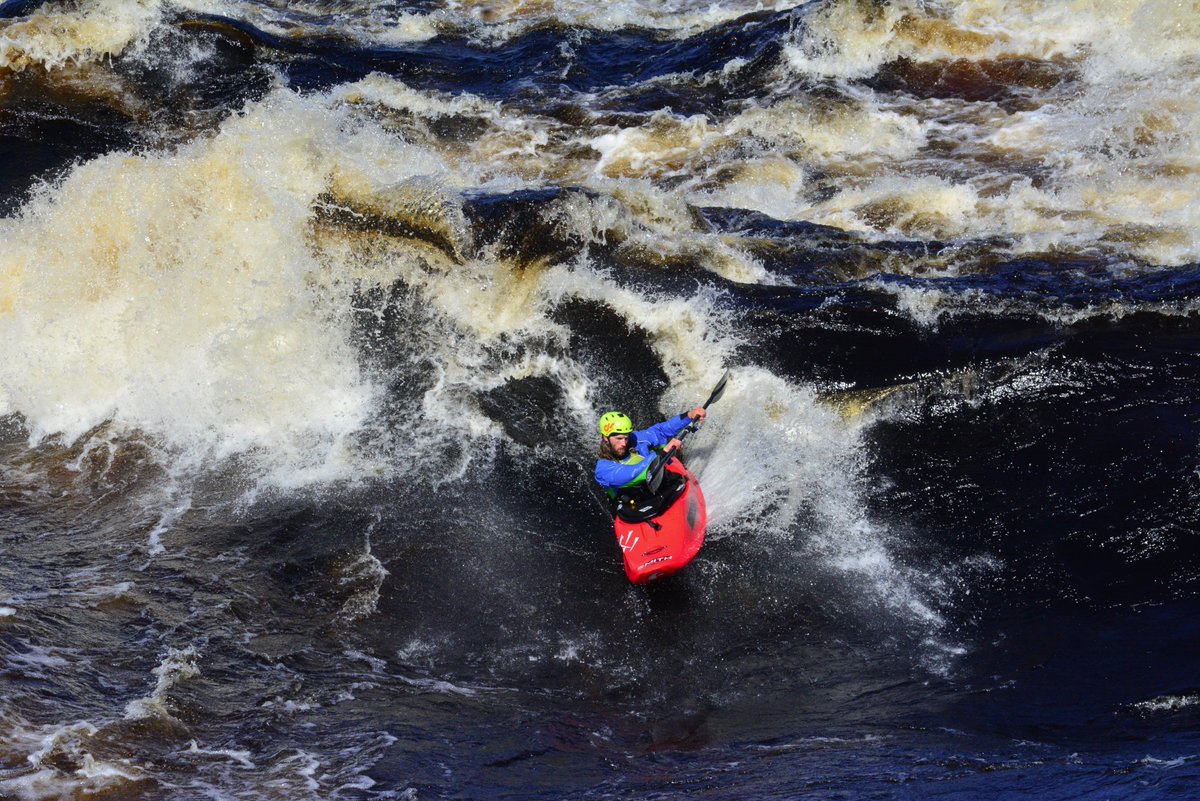 #Kayak : chasseurs de vagues au pays de l’#eau vive espaces.ca/categorie/actu… <a href="/WhitewaterGP/">Whitewater GrandPrix</a>
