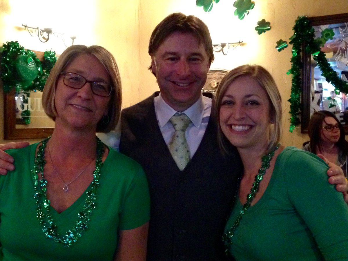 pennydunbar's tweet photo. @dolanspub @Jddunbar lovin #StPaddysDay #GreenBeer #FunTimesInTheMaritimes #GoodToBeHome #FreddyBeach https://t.co/2GIeZ1FoHa