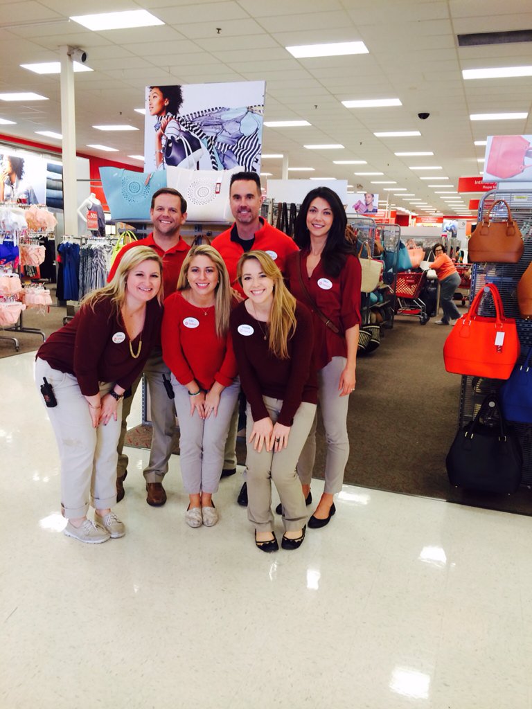 Always good to see <a href="/CDCahill/">Chris Cahill</a> and <a href="/allie4target/">Allison Monroe</a> 🙌🎯😄 #T0947 #Target <a href="/copeland_micah/">Micah Copeland</a> @ufdoobs