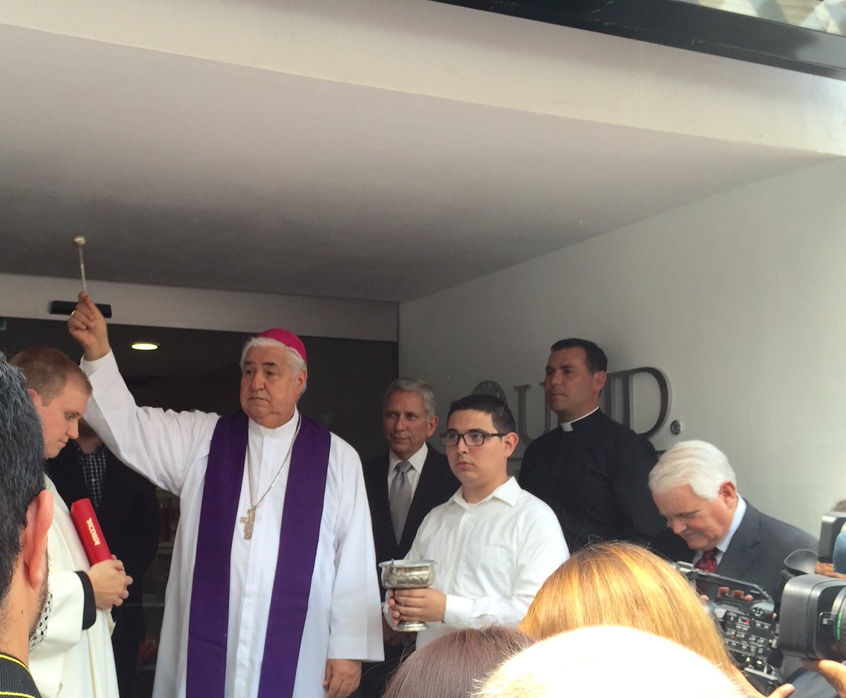 gregorioenlinea's tweet photo. Bendicen y reinauguran la sede Monterrey de @RedUNID https://t.co/epygUY85yY