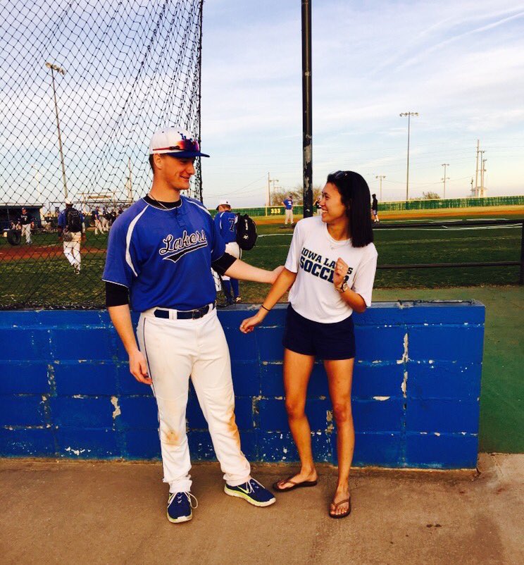 BigLeagueDigest's tweet photo. Girls that come to every game > https://t.co/Tq56Hiq66I