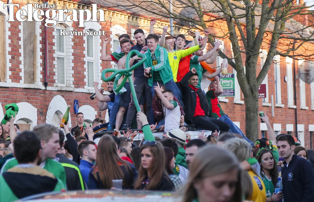 pul_tv_news's tweet photo. These idiots are supposed to be our future teachers, doctors etc. Police moving in now to disperse. Holylands https://t.co/u5P8X0nIl5