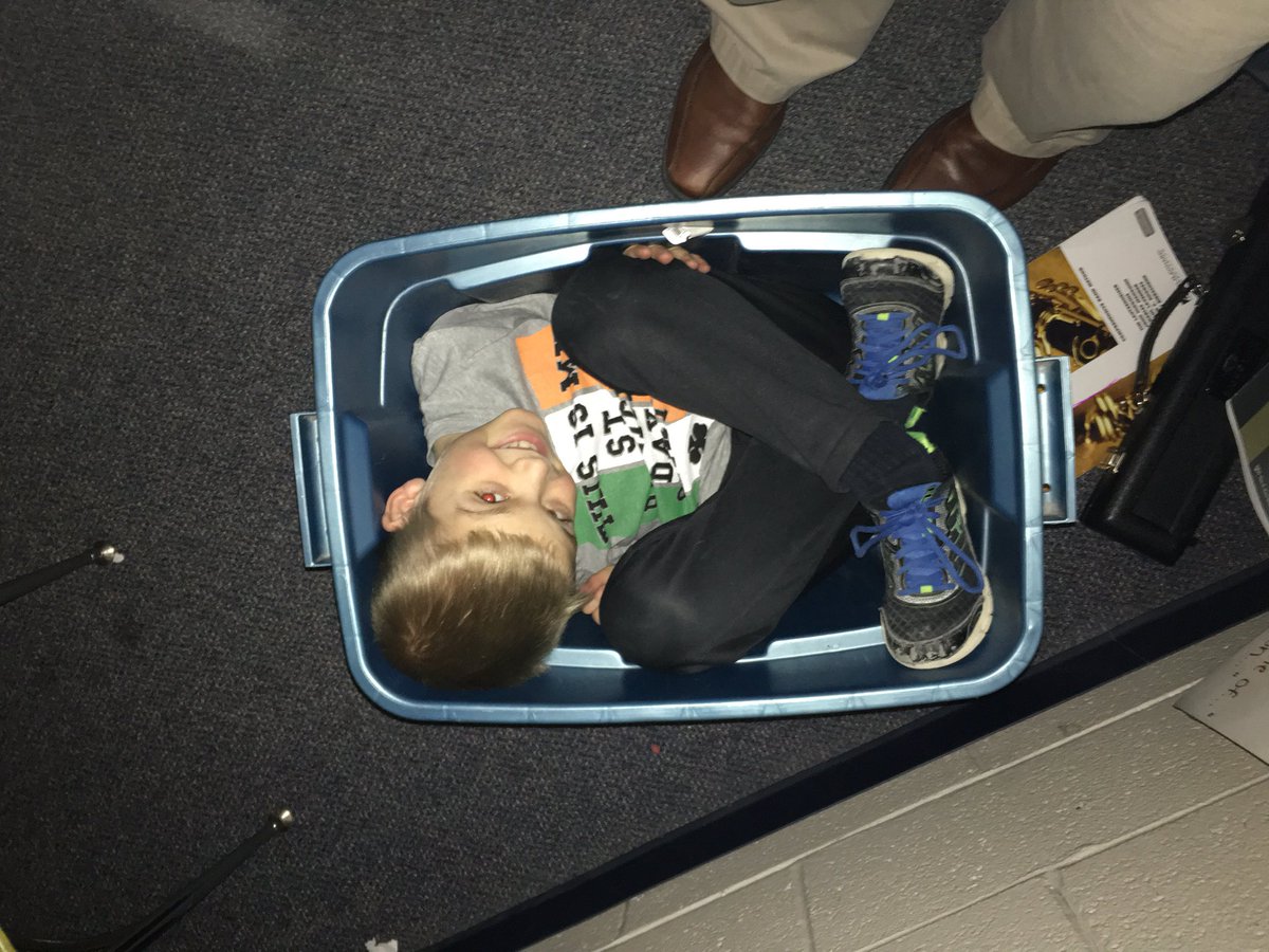 WetmoreAnthony's tweet photo. Hide and seek for March is reading month is serious business! @Fulton_Elem @phungerf #fultonpln https://t.co/Rqei0oHXav
