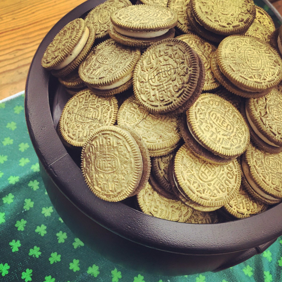 TheAgencyDCGONE's tweet image. Because #Guinness Can Only Be Paired With Gold @Oreo. #StPatricksDay