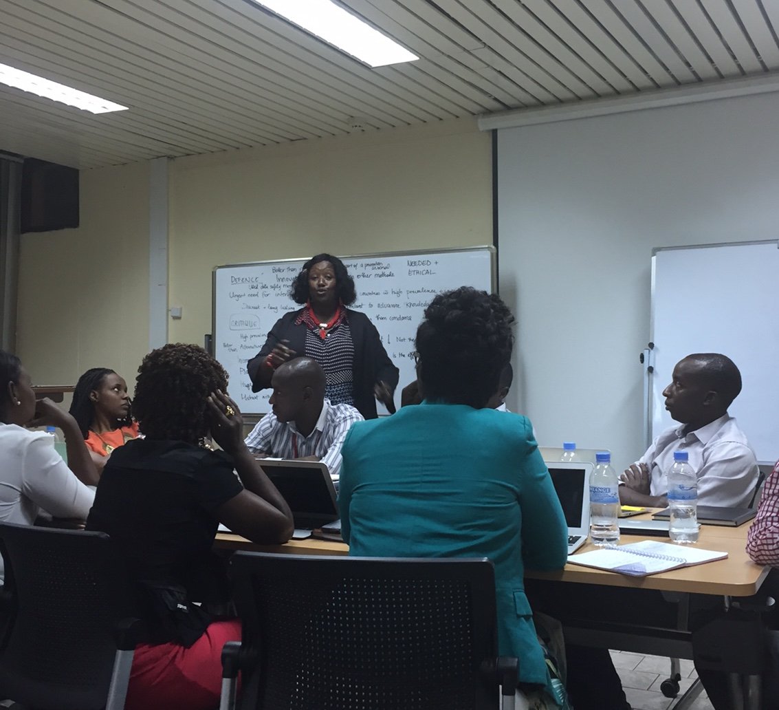 ughe_org's tweet photo. Honorable Minister @agnesbinagwaho joined #MGHD students last night as they discussed randomized controlled trials https://t.co/JkszvBFC5G