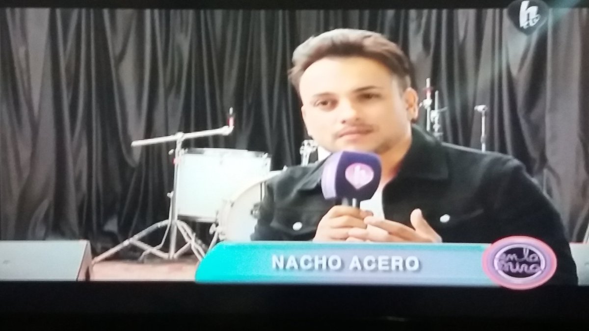FANSNACHOACERO8's tweet photo. Al aire nuestro artista @NACHO_ACERO #EnLaMira @HTVMusica @FANSNACHOACERO8 @rzmanager #goozalo #NachoAcero https://t.co/8pgPO1nAtc