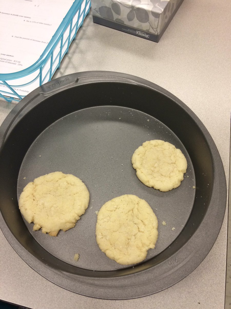 MrsSather7's tweet photo. A little pick me up for the last day before spring break! 🍪 Shoulda been green... @CBaxterRPA #yummy #mewantcookie https://t.co/MngZmvI1Ec