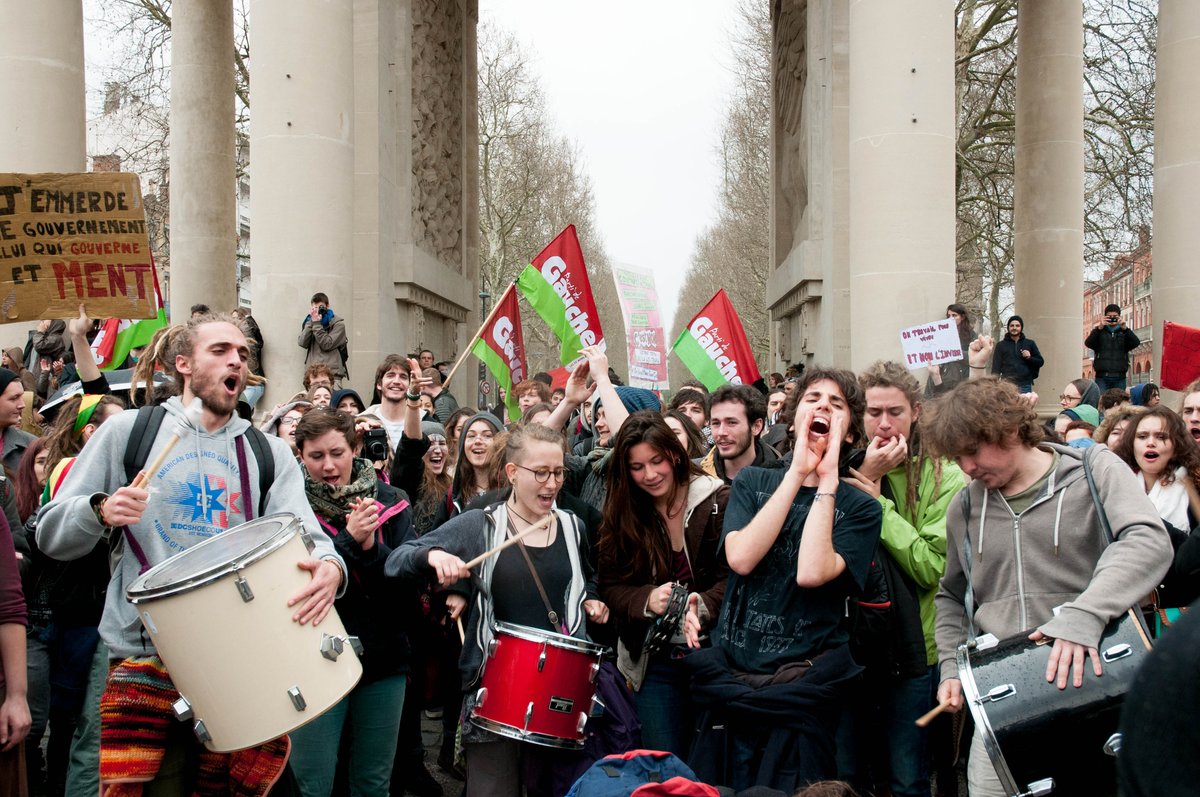 MacadamViril's tweet photo. La jeunesse était dans la rue! Merci aux étudiants d'avoir mis tant d'ambiance dans le cortège #loitravail #Toulouse https://t.co/8LqwIg4Nfa