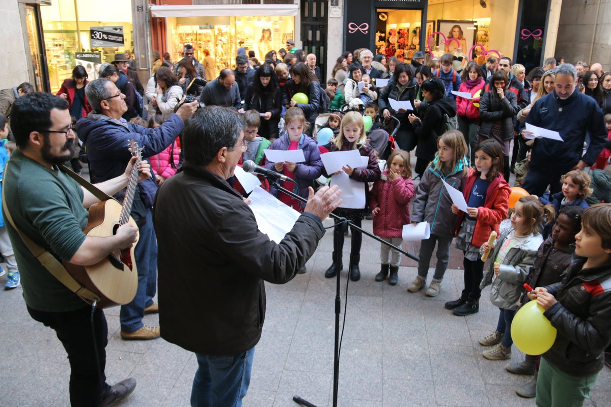 AcampadaEscolar's tweet photo. Gràcies per una tarda fantàstica! Amb la bona feina col·lectiva ho aconseguirem  #NoTancamentP3 https://t.co/3Eu9YiygKM