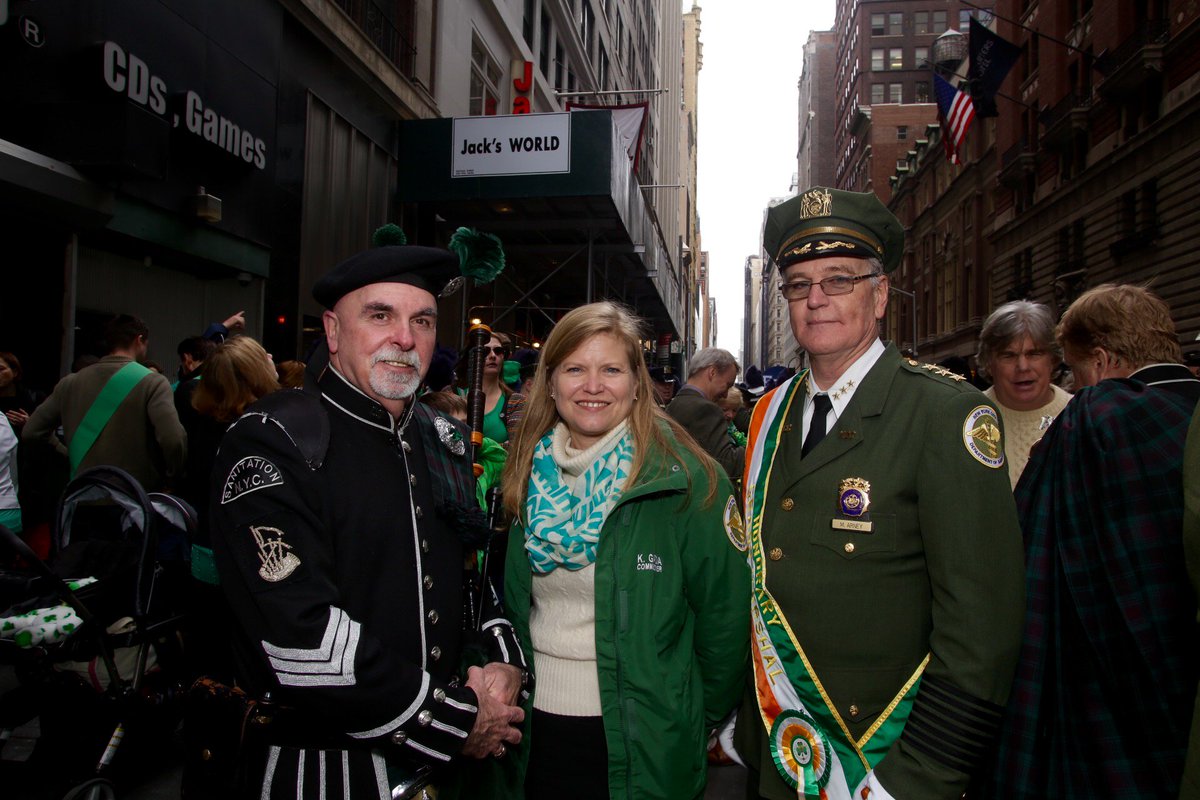 NYCSanitation's tweet photo. Happy St. Patrick's Day from the NYC Department of Sanitation! #NYCStPatsParade https://t.co/EFWM9AZdFs
