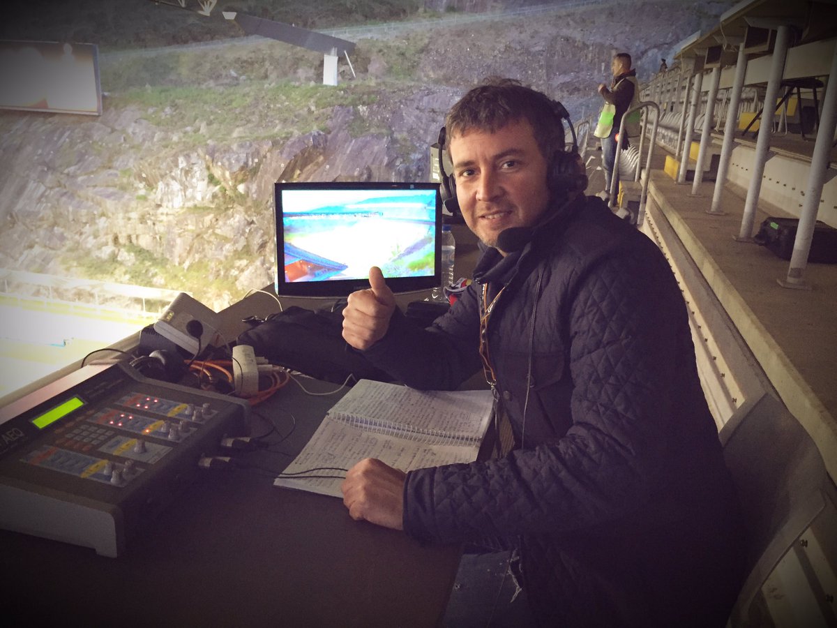 ersinduzen's tweet photo. Braga-Fenerbahçe @trt1 'de başlıyor. Duanızı eksik etmeyin. İnşallah İstanbul'a çeyrek finalle döneceğiz 💛💙🇹🇷🇹🇷🇹🇷 https://t.co/9WeMHN4FG3