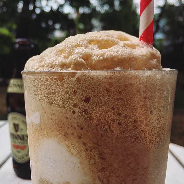 phinandphebes's tweet photo. Mucho Vanilla + Guinness = BEST ST. PATRICK'S DAY EVA! ๐๐ฆ๐บ #happystpatricksday #guinnessfloat #treatyoself https://t.co/tLPduYewdj