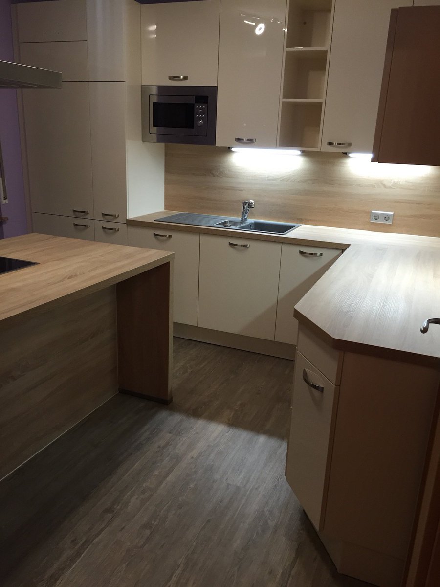 Bielecki Przemyslaw On Twitter Kuche Die Heute Gebaut Wurde Mit Halbkochinsel Nischenverkleidung Auf Der Wand Https T Co 4loj57fvzp Https T Co 6qjohzaqzi