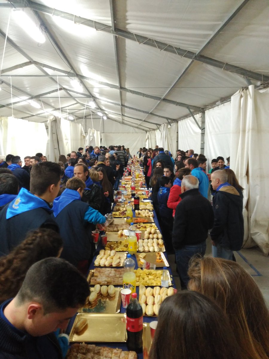 pasoazullorca's tweet photo. Todas las comisiones del Paso Azul en la Cena de Serenata. #SomosAzules #SerenataAzul https://t.co/EVqgM1bqMZ