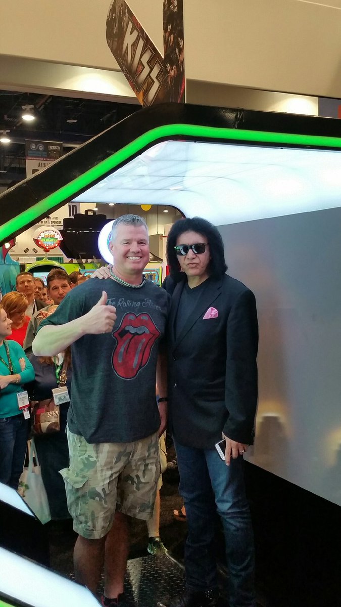 NatBulkVend's tweet photo. #vegas #kiss #NBVA2016 https://t.co/nb2bn0UnFh