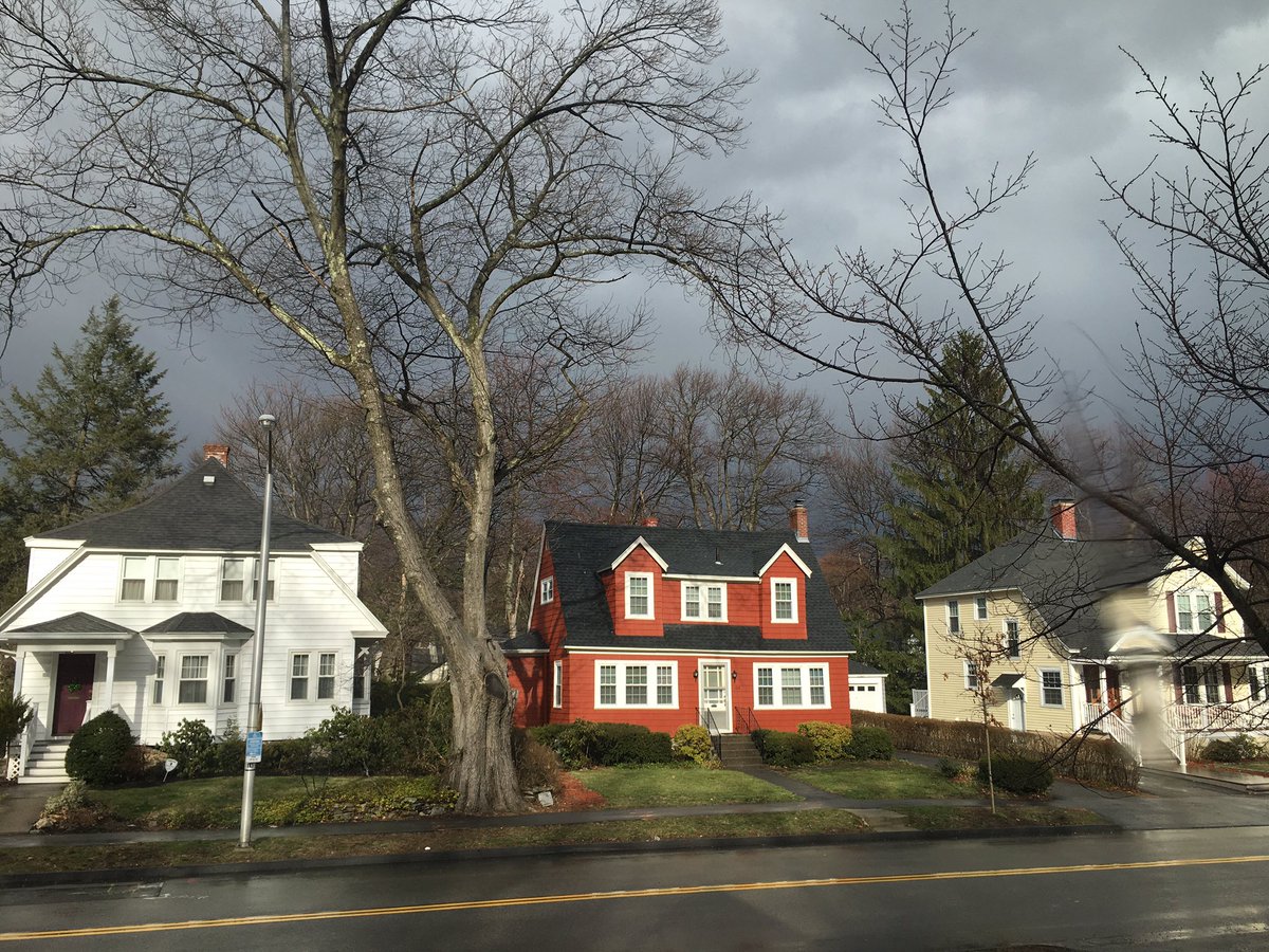 abelisle4's tweet image. @sarahwroblewski @klemanowicz we had 6 min of rain.Our usual black cloud canceled out the new one #Worcesterproblems