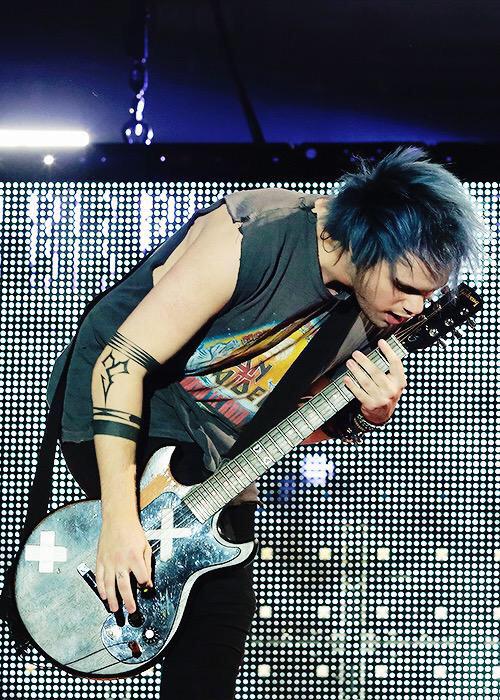 5SOSChile's tweet photo. 1 RT = 1 VOTO
#5SOSFam #BestFanArmy #iHeartAwards https://t.co/I9Q1DxOMwQ