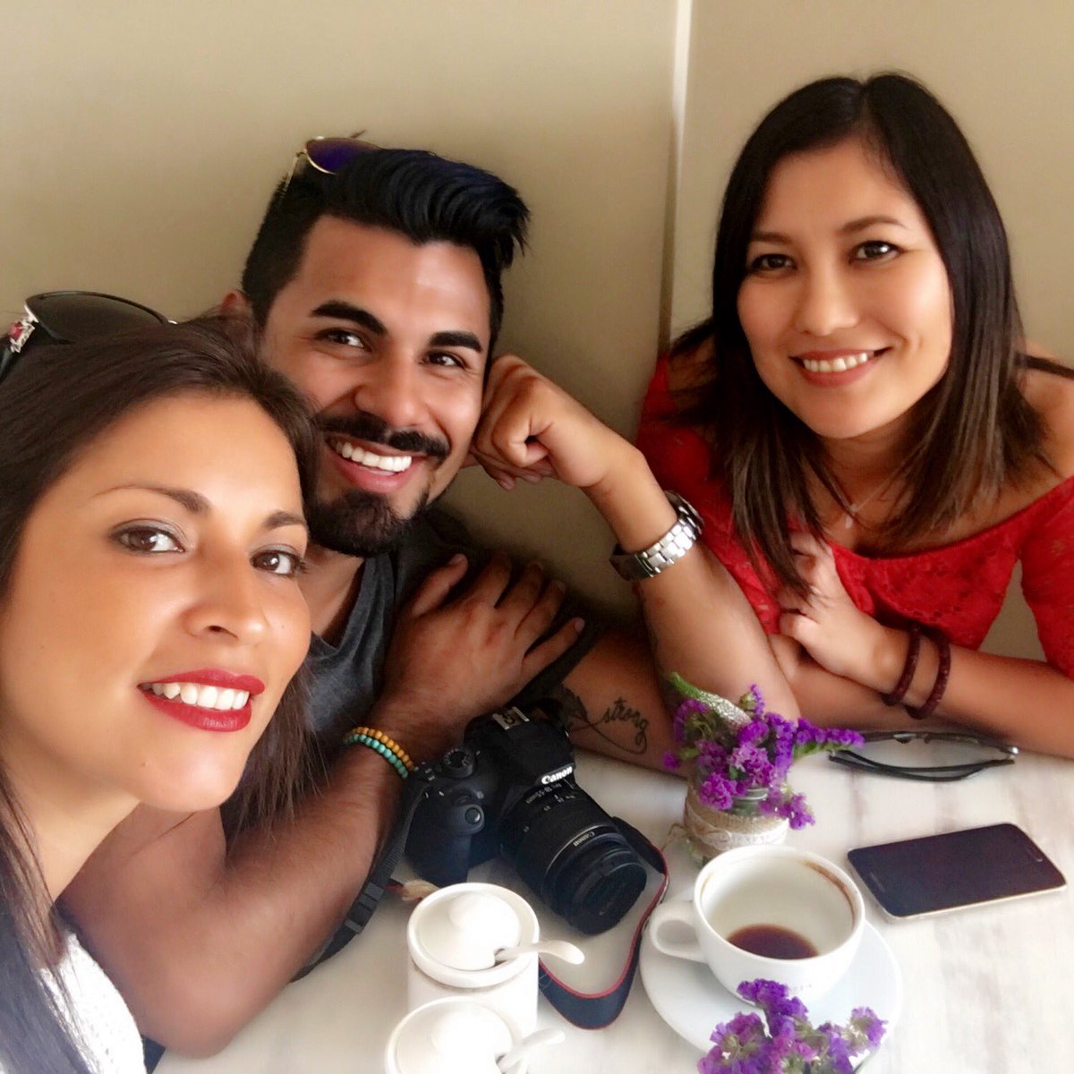 ElBolsoDeAdrian's tweet photo. Junto a mis mom blogger favoritas #bloggers #fashionblogger #peruvianbloggers #elbolsodeadrian #fashion #baglover https://t.co/4RBG8pwAIZ