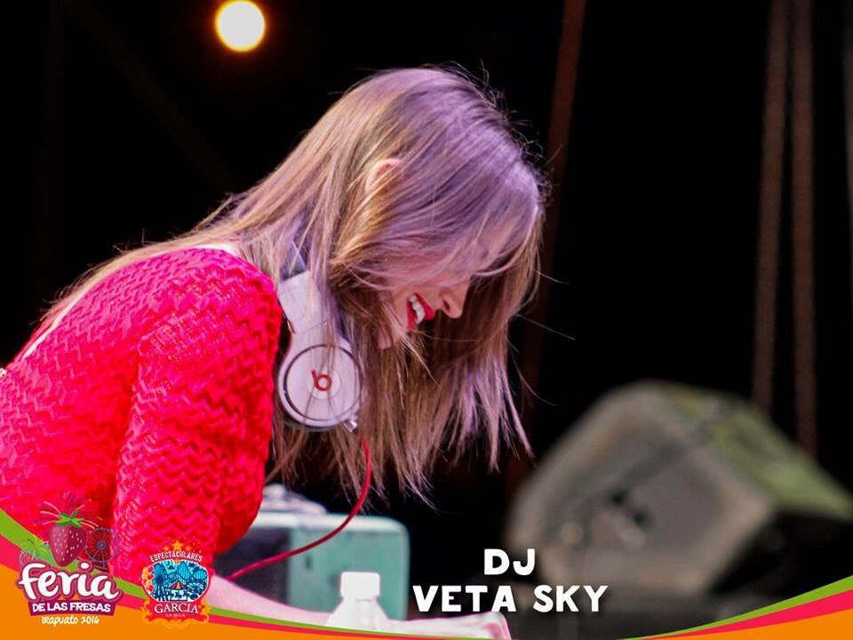 VETAmusic's tweet photo. About last night ...💕❤️❤️❤️🍓 #Irapuato #VetaSky #djVetaSky #colorBow Fest 2016 !!!🎨 https://t.co/M2okyeGy2x