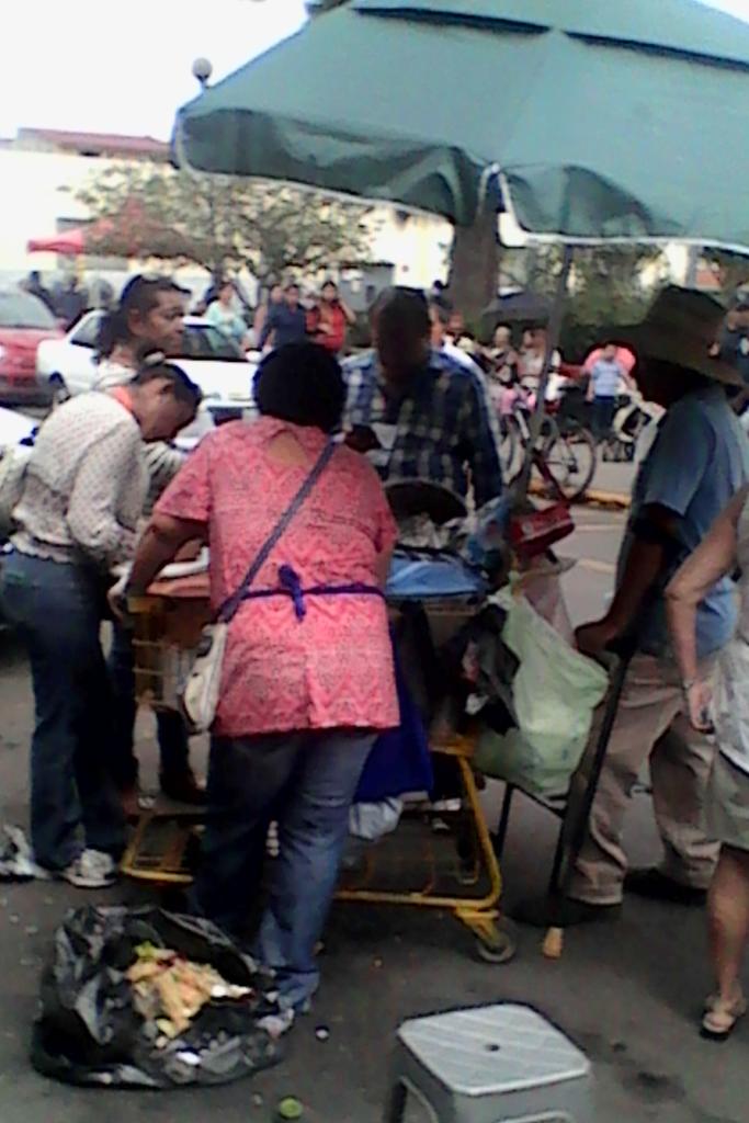 KayleeKiara's tweet photo. @talinaradillo discapasitada llebaron  policia de en vez que cuidar la calle encarnacion rosas donde diario hay robo https://t.co/Z1EEbRHDgC