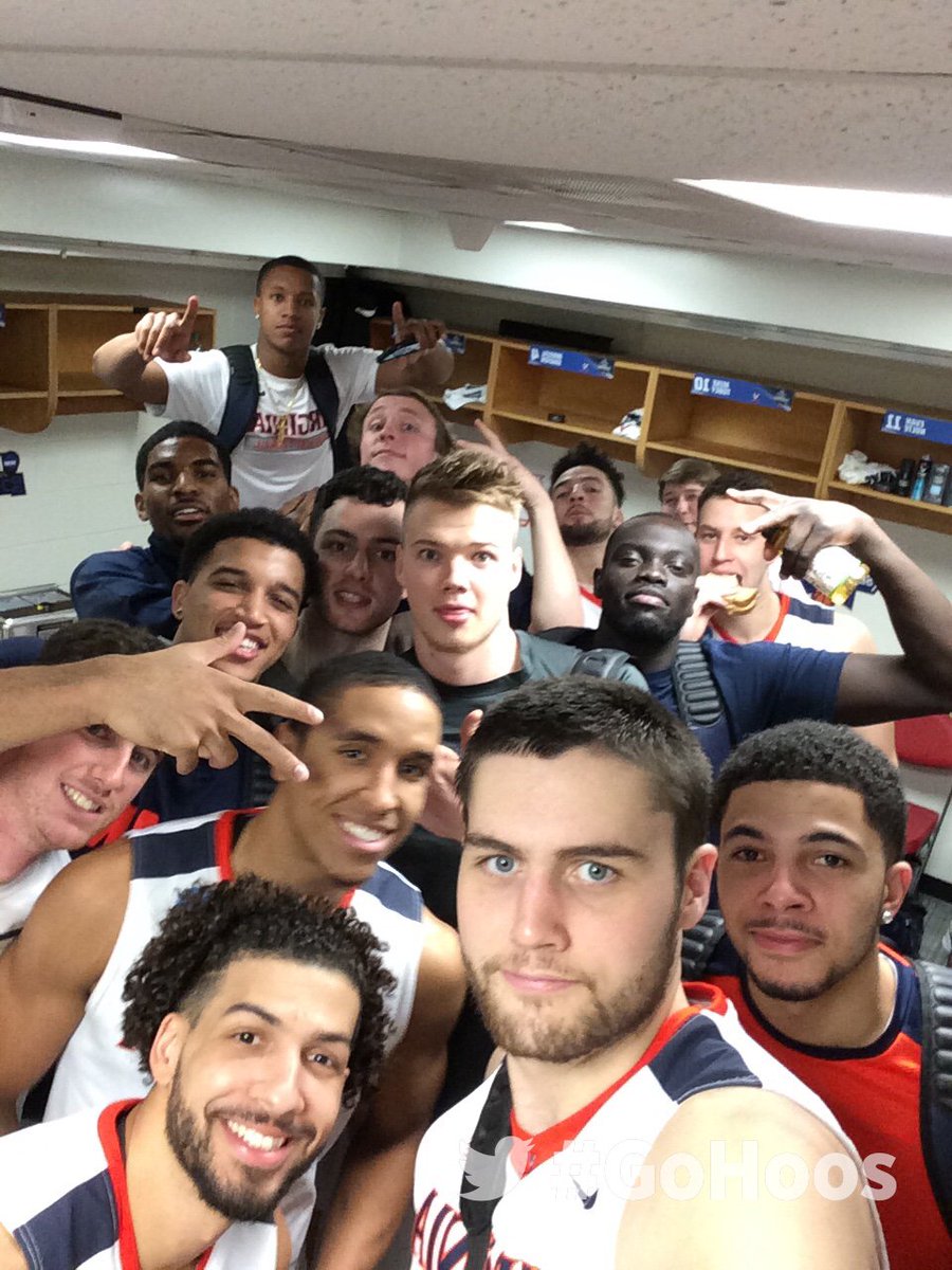 UVAMensHoops's tweet photo. One down ...
#MarchMadness https://t.co/0hlCldgsEH