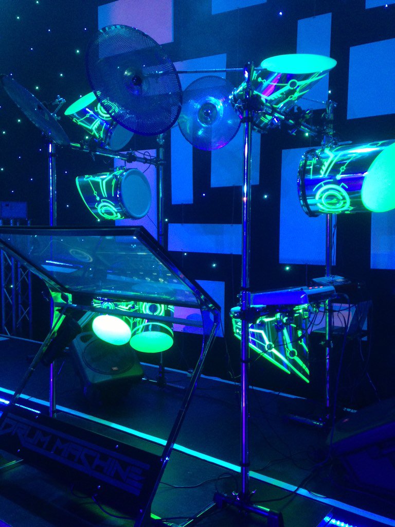 DrumMachineDJ's tweet photo. A green Machine for a happy St Paddy's day! #drummachine #edmdrummer #StPaddysDay #emulatordj #leddrummer #drumdj https://t.co/LL4vXxW25V