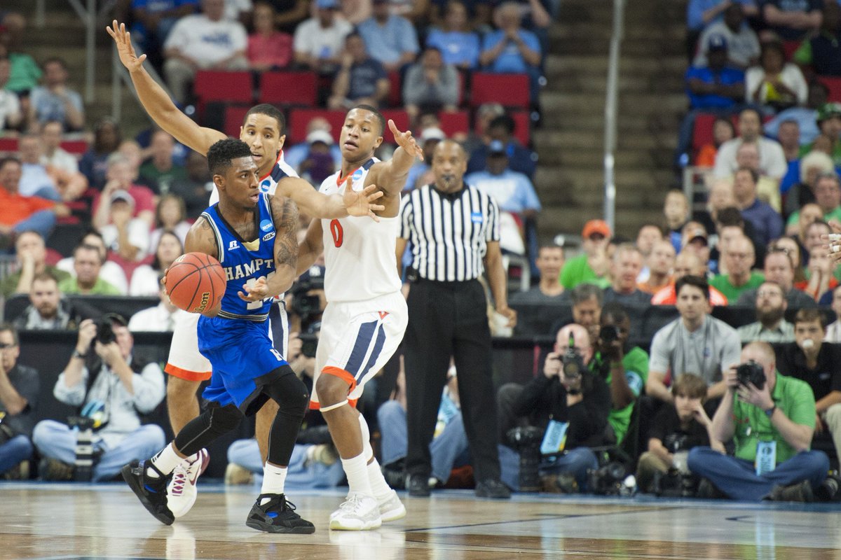CavDailyPhoto's tweet photo. Photo Album: @UVAMensHoops 81, Hampton 45 in NCAA Tourney round of 64: https://t.co/hMKUMhfpxj #MarchMadness https://t.co/S2yge4zeJT
