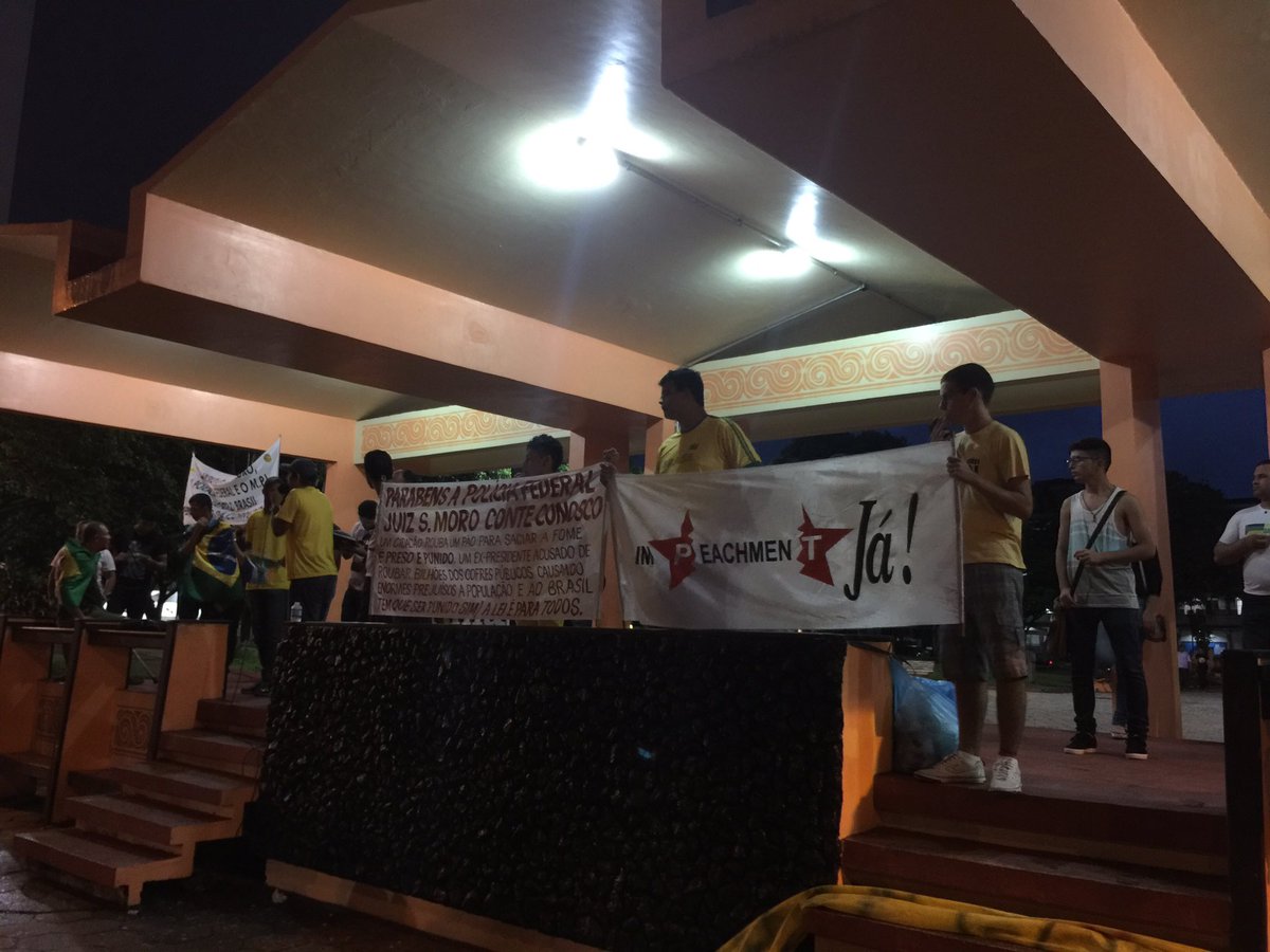 Manifestação em frente ao Ministério Público