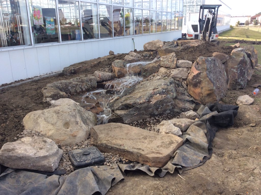 Come check out the new moss rock waterfall at @canoyer_garden_ !
#waterfall #awesome #whereishoppy
