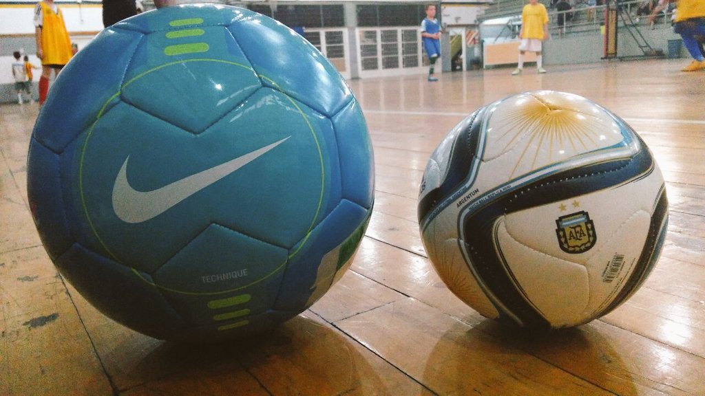 EchagueOnce's tweet photo. Rifa solidaria. $30 c/u. 1° premio: Pelota Nike, 2° premio : Pelota Mini Afa Argentum. Ayudanos!! https://t.co/Ysjcs9jls2