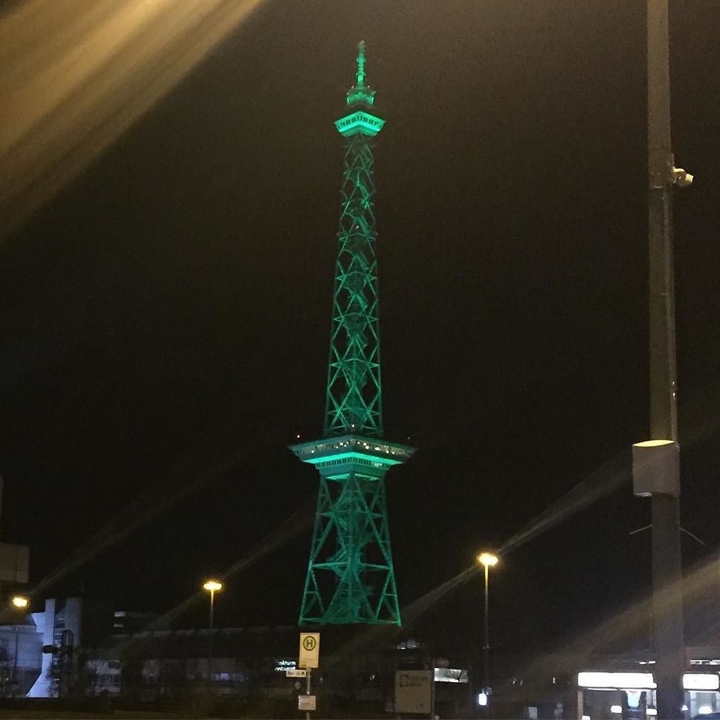 runifico's tweet photo. Berlin honours #saintpatricksday !👍 #Funkturm in #Green !
#seenonmyrun #whyiwave #jogging #picoftheday #pic #photo… https://t.co/diVmo4m913