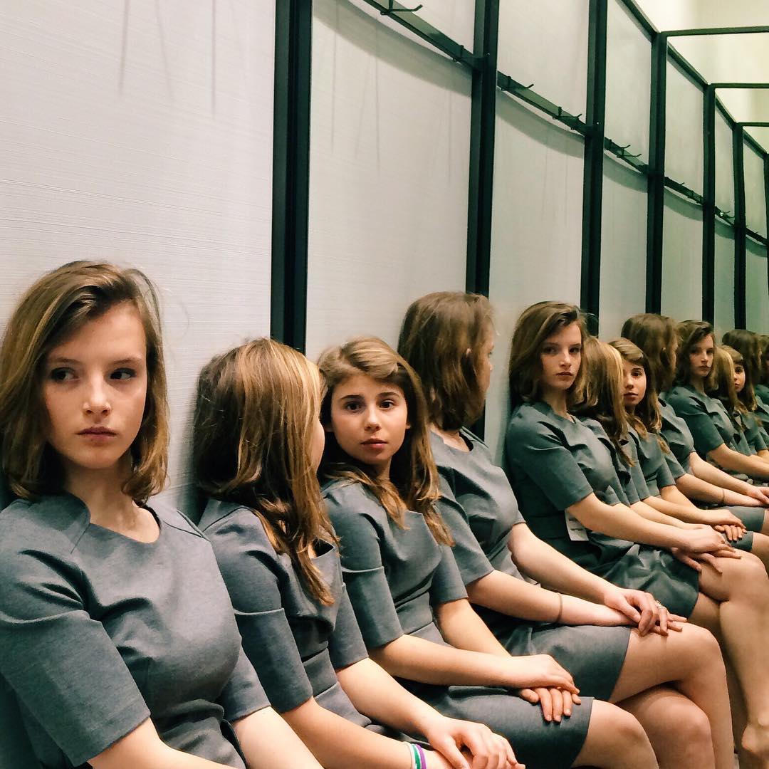 How many girls are in this photo? Literally no one knows. bit.ly/1Vg0Shc