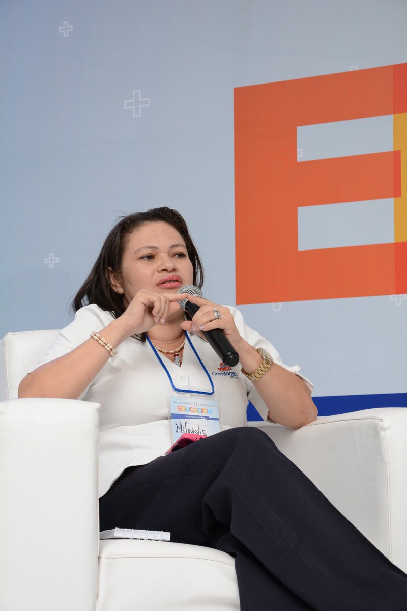 Gracias a los panelistas invitados #EducaciónMedia @UNI_TECNOLOGICA @ctg_comfenalco #TúLeSumasALaEducación <a href="/alhepu9/">Alexandra Herrera Puente</a>