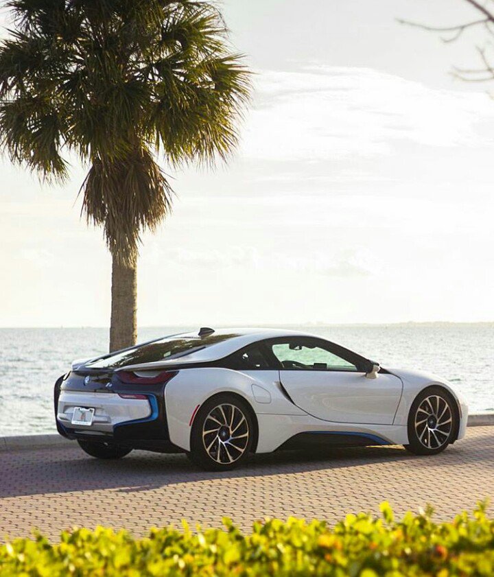 DailyCar_Talk's tweet photo. The BMW i8 https://t.co/EN2GYl2pUu