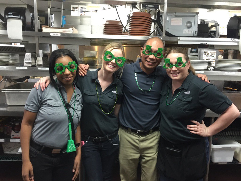 alexborja45's tweet photo. St Patty's at Mission Village @marcosalatorre  #chilisjob https://t.co/R4xeSWummf