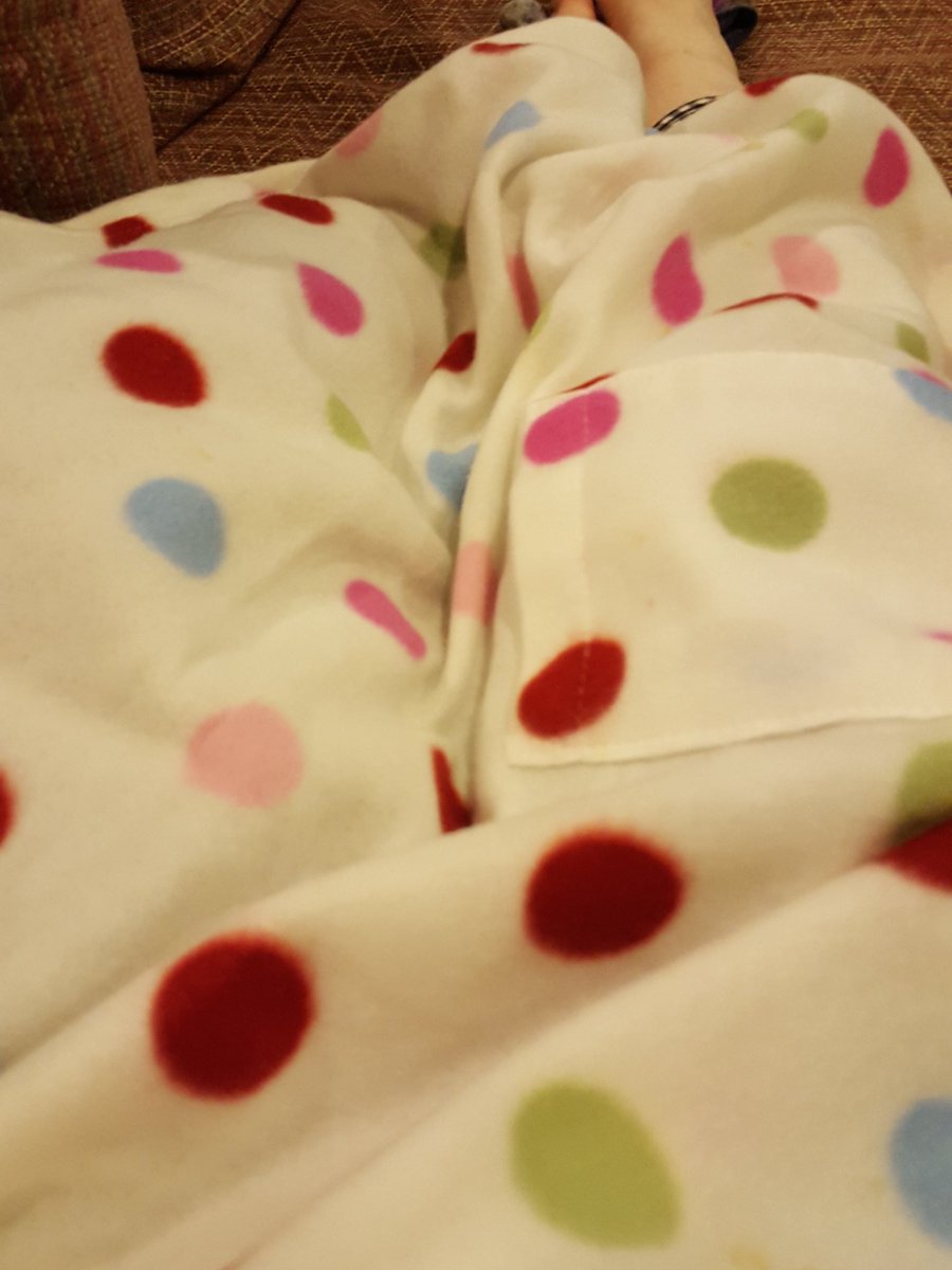 MoreThanBait's tweet photo. So cold {snuggles under a blankey} https://t.co/yNI0SaJjMS