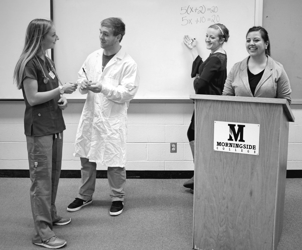 001AllieVan's tweet photo. When your friends are always up for the challenge to assist you in photoshoots for scholarships! <3 #MsideKind https://t.co/Yh8lS46CG2