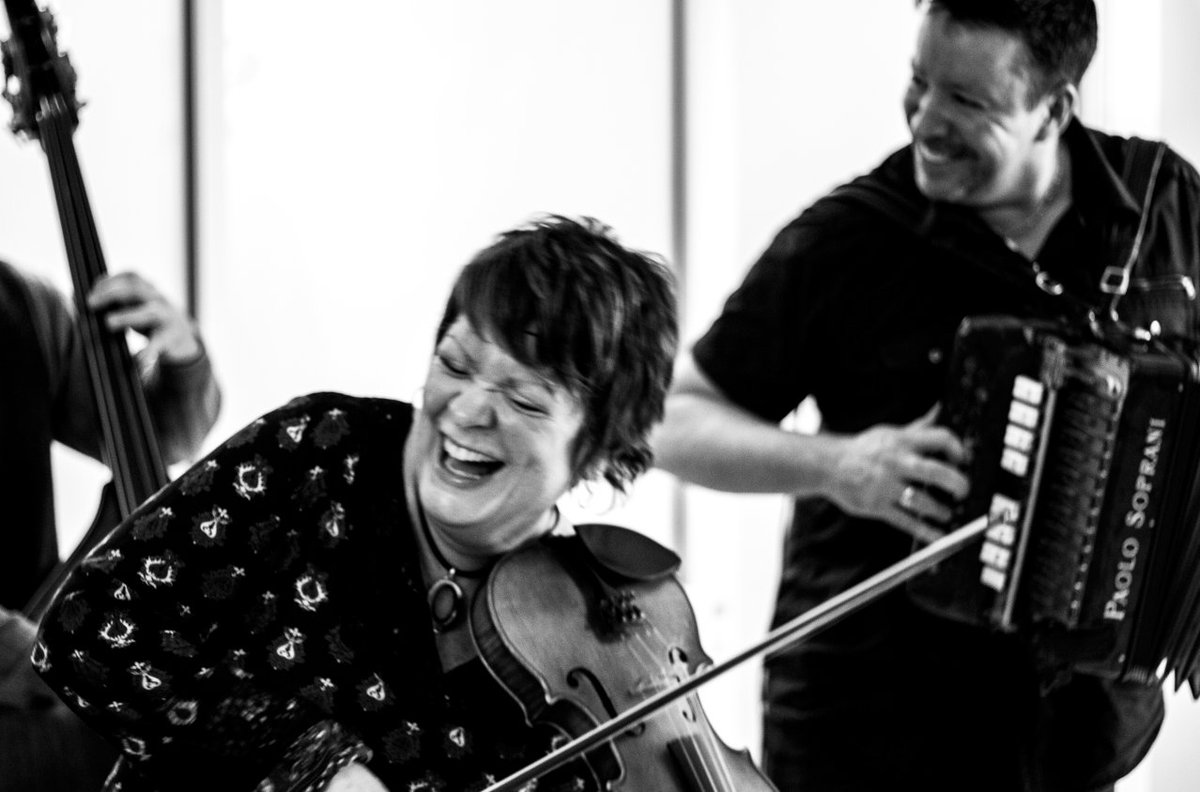 StringsMagazine's tweet photo. Strings Sessions Presents: #Fiddler Eileen Ivers https://t.co/bv6kKNmH7P @eileenivers #stringssessions https://t.co/uLVwFJpYAs