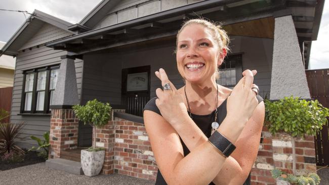 HSunRealestate's tweet image. Buyers and sellers ready to set Melbourne March property auction record heraldsun.com.au/realestate/new… via @SamLandy