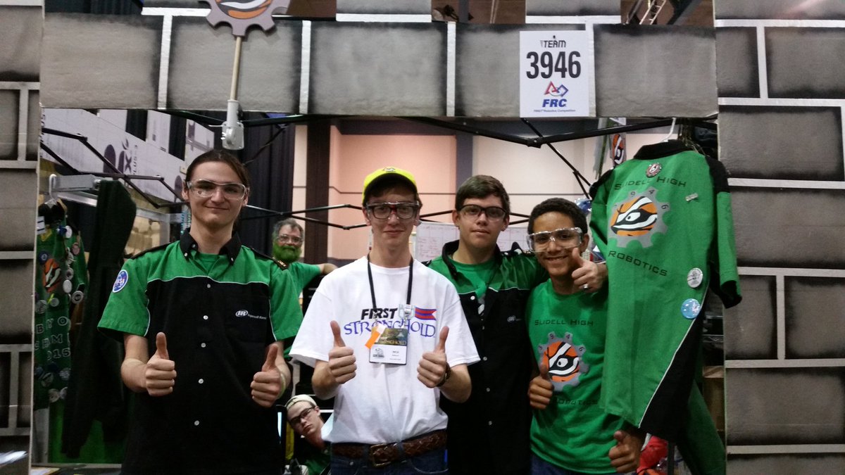 slidellrobotics's tweet image. Us and Will, the &quot;cool, fun guy&quot; who helped solve our radio troubles. Like and share for the #Entergy4Good grant!