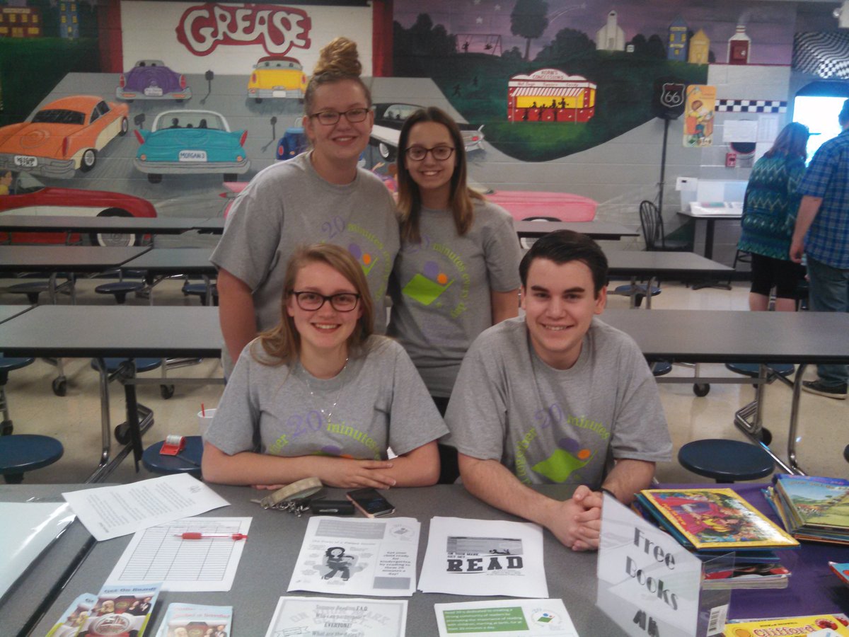 ThinkCTE's tweet photo. Event planning crew chilling while future students have Sundaes on Thursday! Kindergarten is COOL at Michigan Ave. https://t.co/fVt0A2z70P