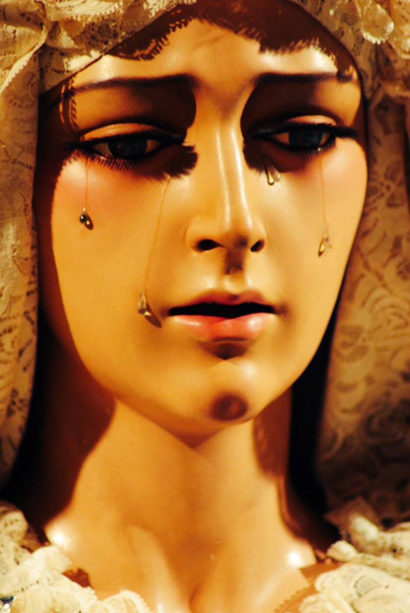 Felicidades a todas las "Dolores" y feliz Viernes de Dolores a todos nuestras hermandades y amigos cofrades.