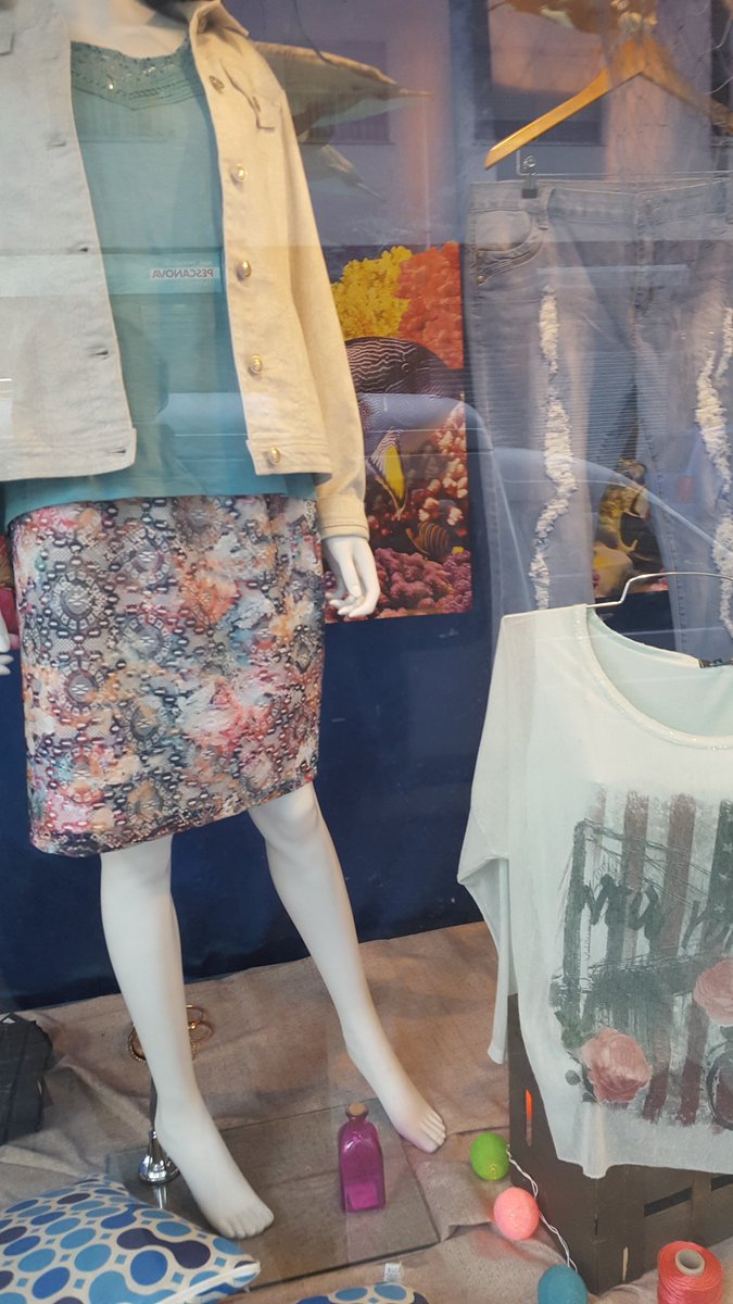 TiendaLlenitas's tweet photo. #cambioescaparate #llenitas #tallasgrandes #coruña #moda #tiendaonline #primaveraverano16 https://t.co/m5aMFpi8DL