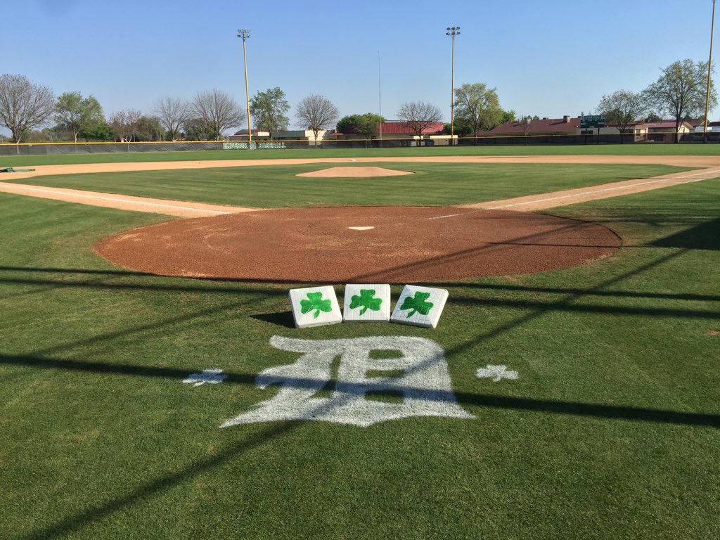 EmperorBaseball's tweet photo. The Emps open up CSL play on St. Patty's day as we host @CVCCavsBSB at 7pm. #StPatricksDay #CSL https://t.co/yBFq4oeqXM