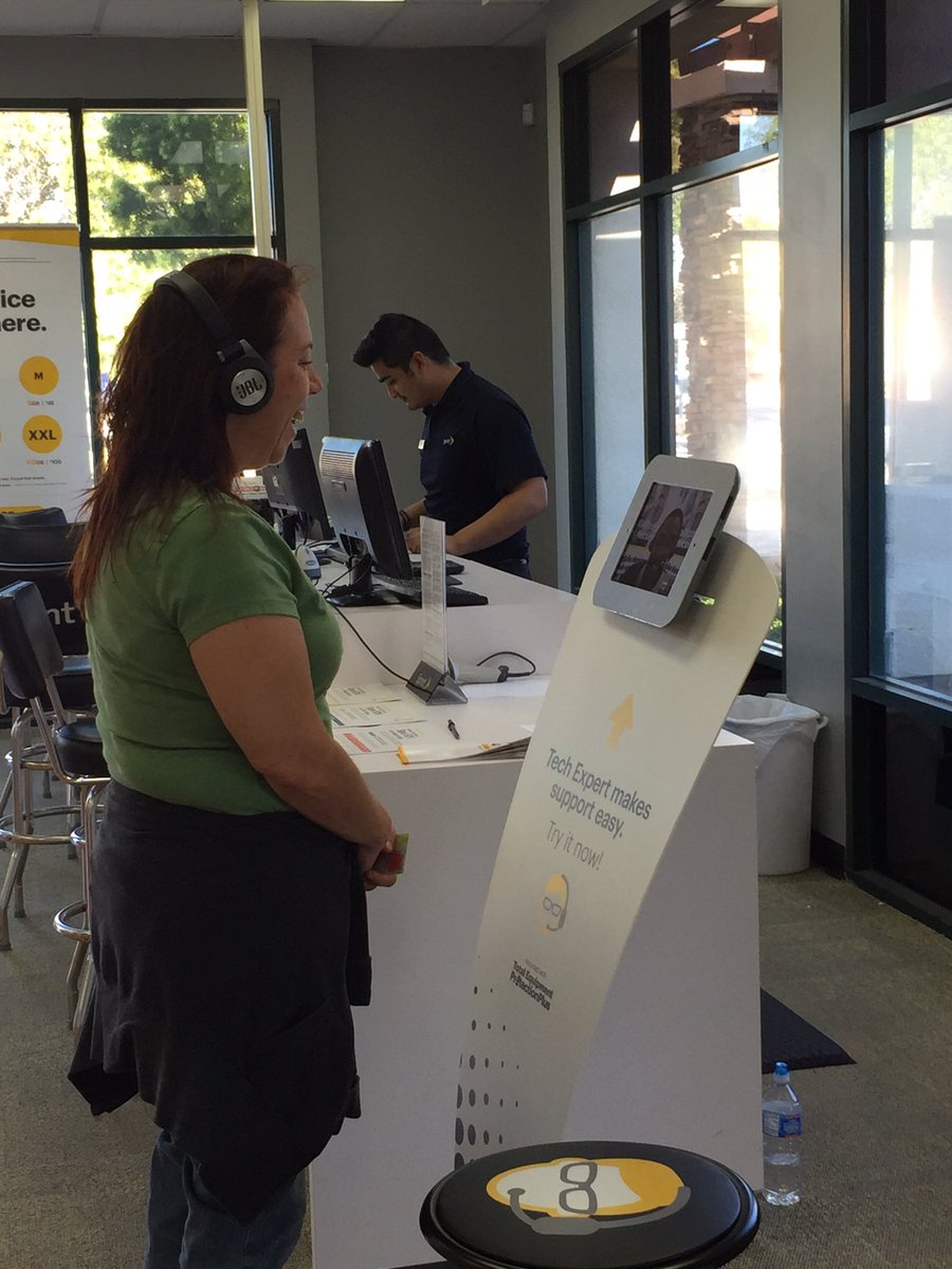AsurionKim's tweet photo. Experts Choice demo day! #LeadwithPlus #TechExpert @BernardArabo @Scotty_Sprint @tdrugatz @kkwestisbest https://t.co/dL2QroXDQm