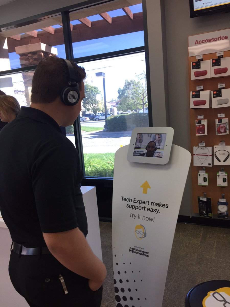 AsurionKim's tweet photo. Experts Choice demo day! #LeadwithPlus #TechExpert @BernardArabo @Scotty_Sprint @tdrugatz @kkwestisbest https://t.co/dL2QroXDQm