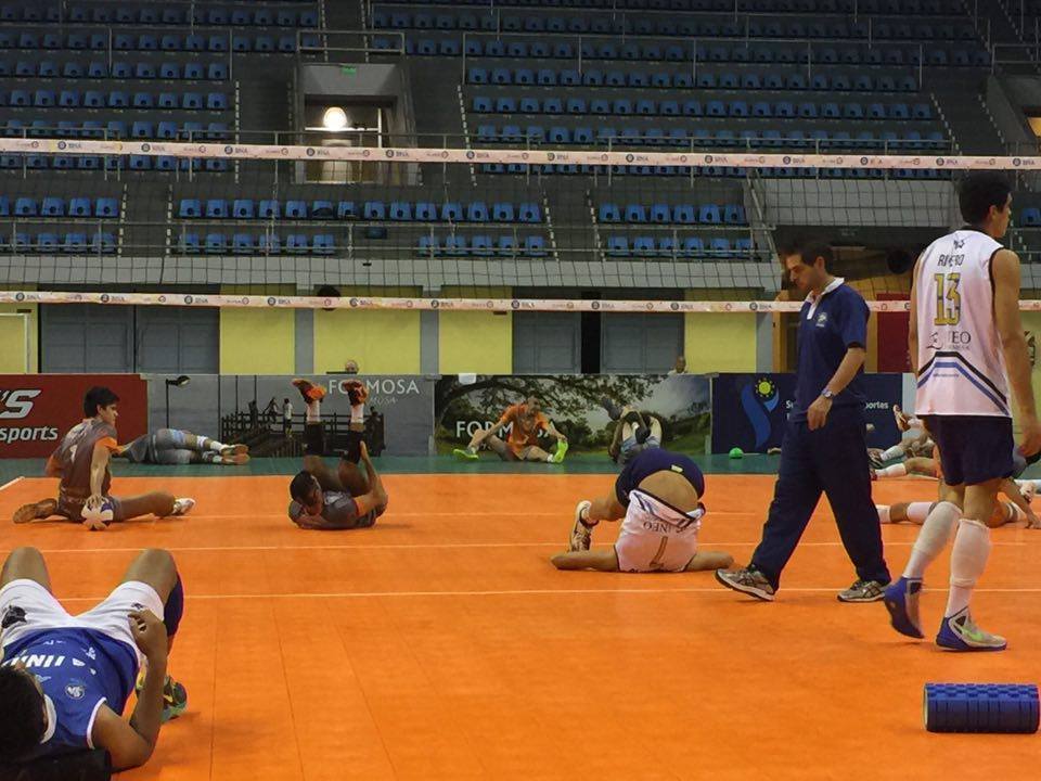 Primeros movimientos de los equipos en el Cincuentenario. A las 21:30 <a href="/LaUnionFsaVoley/">La Unión Voley</a> vs <a href="/untrefvoley/">UNTREF Vóley</a> por Copa Arg.