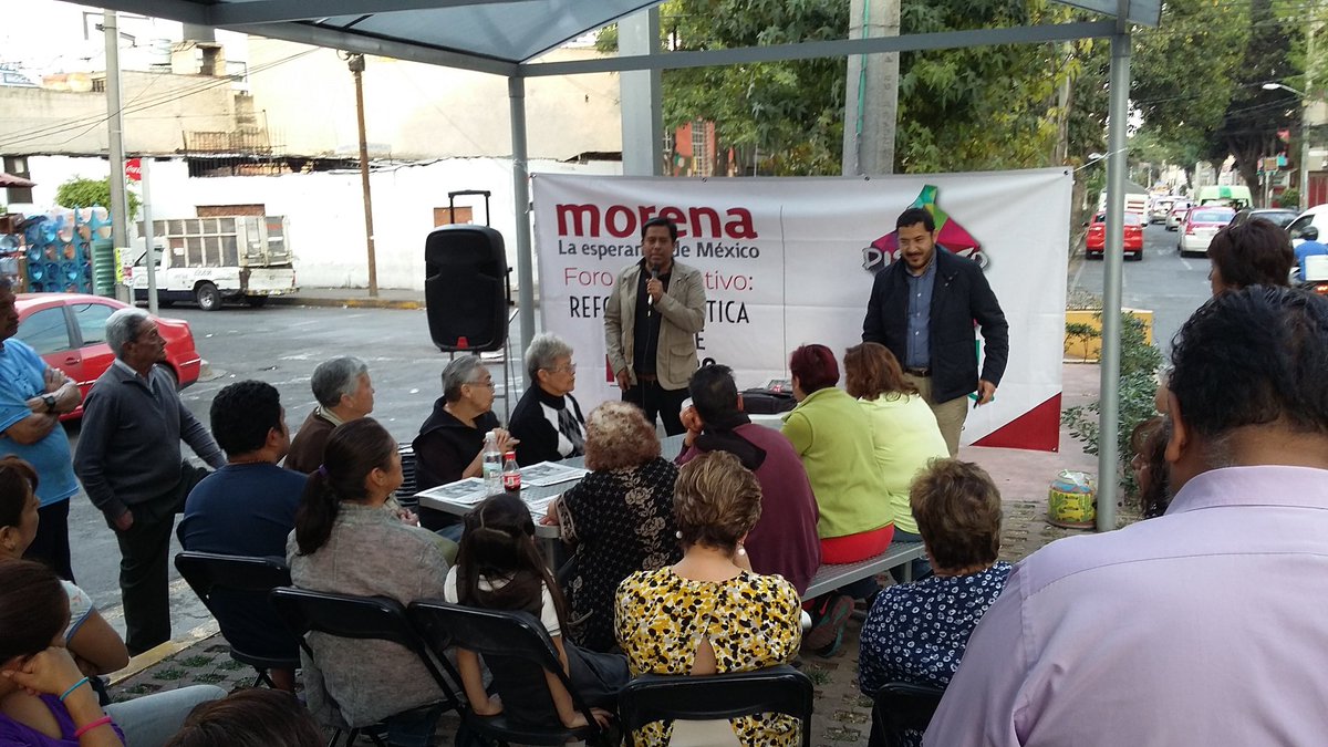 morpheomty's tweet photo. @martibatres con vecinos en Asamblea Seccional Informativa #ReformaPoliticaDF col. Popo #MorenaenMH @juangerardolh https://t.co/gBFJQtT5Ql
