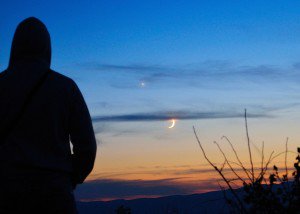 earthskyscience's tweet photo. Jupiter shines at its brightest and best for the year in March, 2016. https://t.co/qAj2jUyoUo #planetguide https://t.co/v2DT2CEZCs